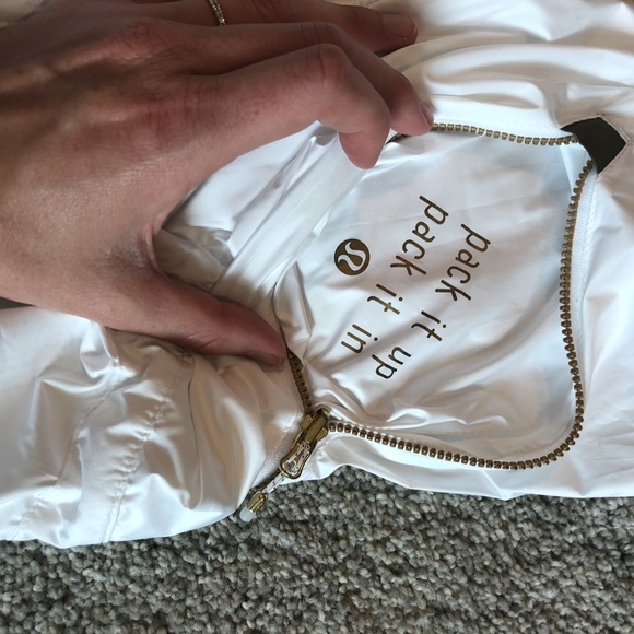 Lululemon Rain/Wind Jacket - Picture 7 of 7